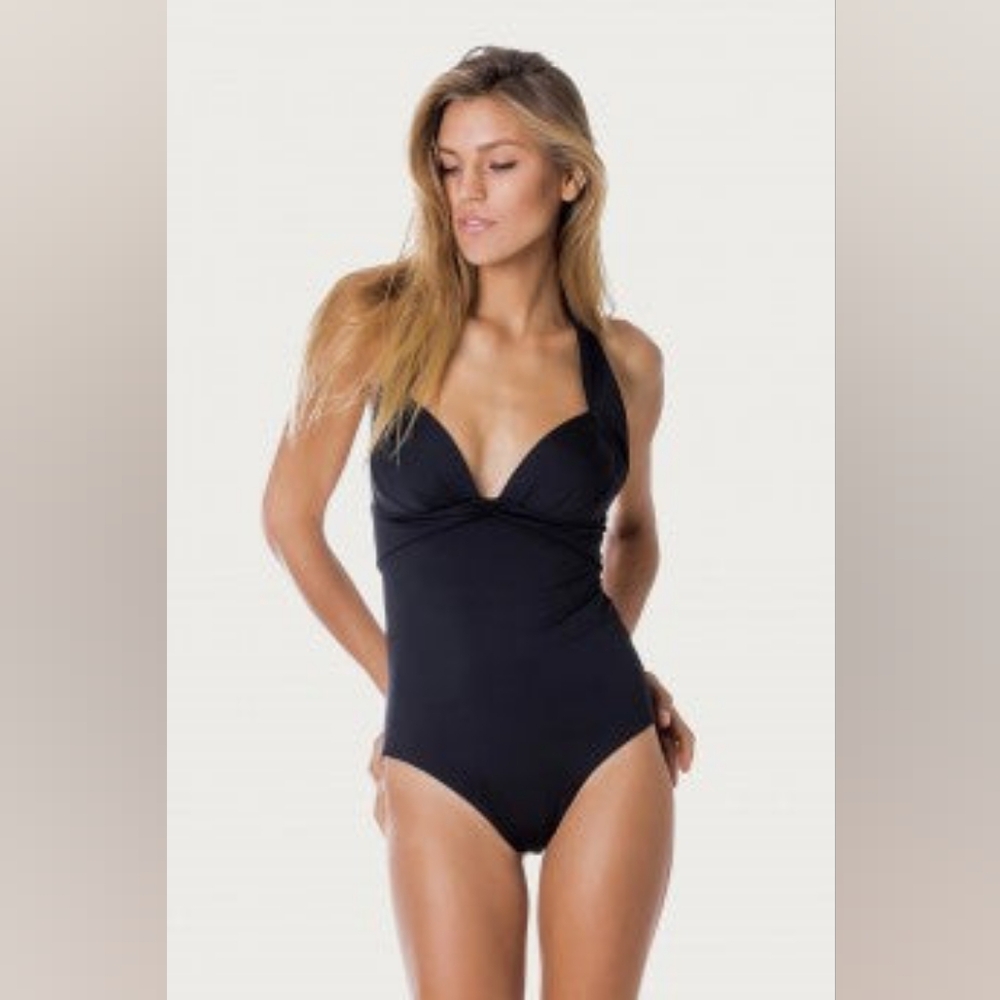 Thaikila Oxanna One Piece